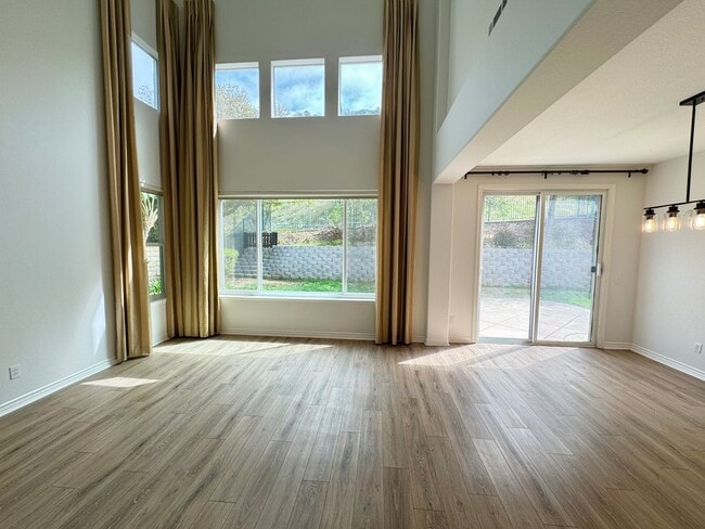 Building Photo - Beautiful Remodeled home in Dos Vientos