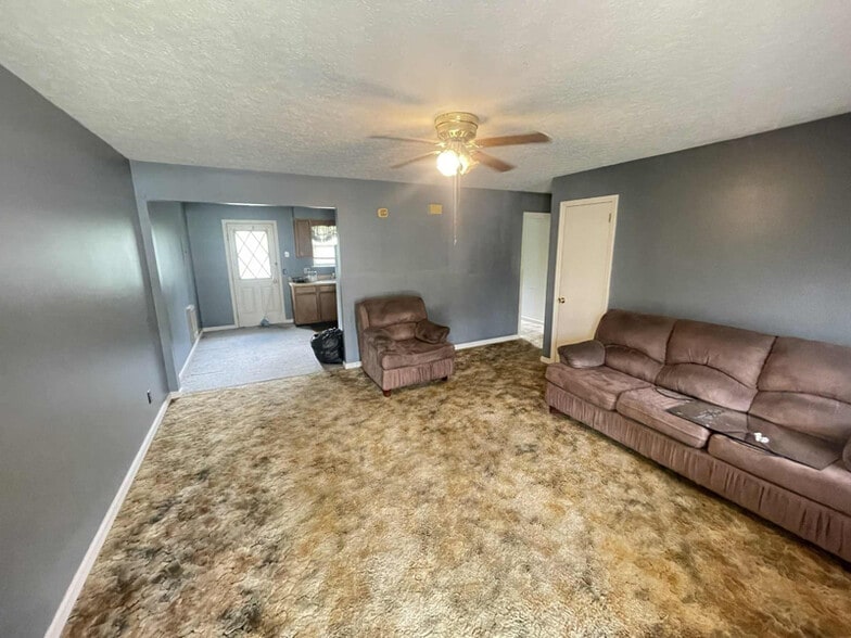 Primary Photo - 40656 W Morgan Ave