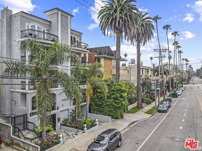 Building Photo - 11952 Montana Ave