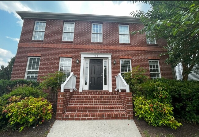 Primary Photo - 1601 Idlewood Ave