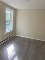 Building Photo - 6 Holstrom Ct