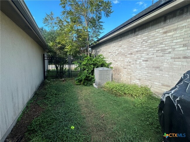 Building Photo - 2263 Kensington Way