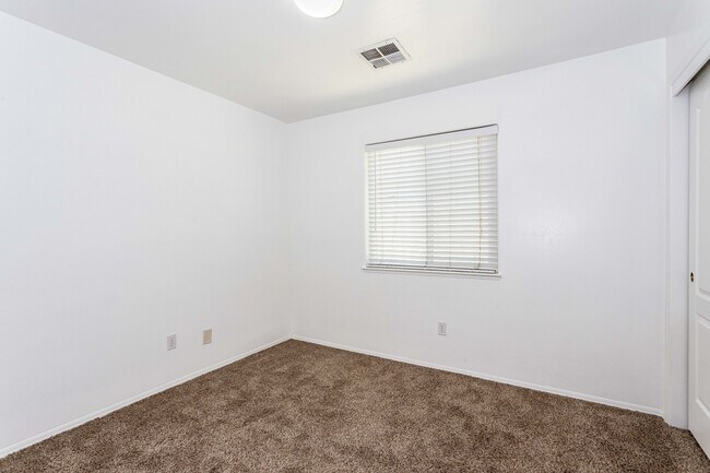 Building Photo - 5012 Hartwick Ct