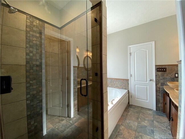 Building Photo - 109 Canyon Ct