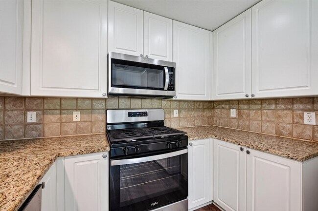 Building Photo - 77 Woodlily Pl