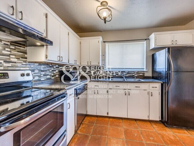 Building Photo - *AVAILABLE NOW!* Spacious 3 Bed/2.5 Bath Condo in East Norman!