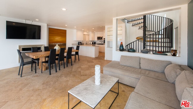 Building Photo - 6419 Ocean Front Walk