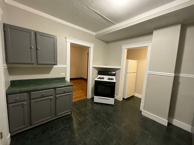 Building Photo - 326 11th St