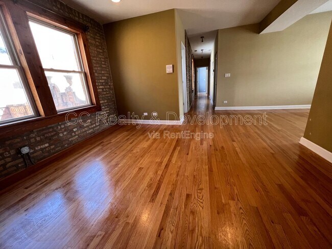 Building Photo - 1671 W Farwell Ave