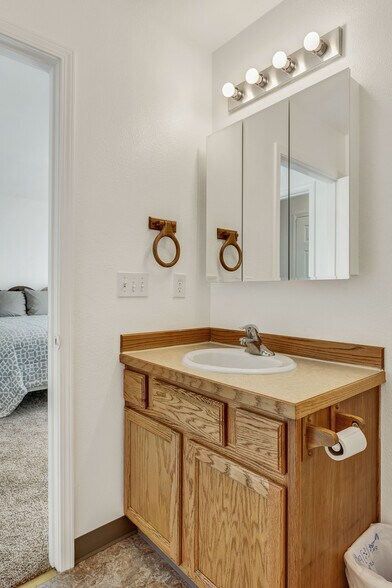 Building Photo - 1006 San Fernando St