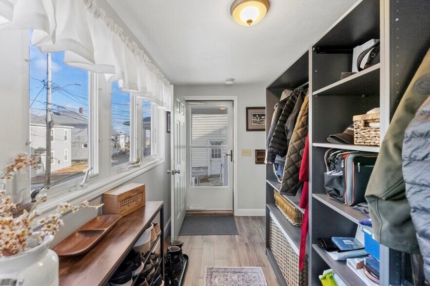 Building Photo - 8 Peck Ave