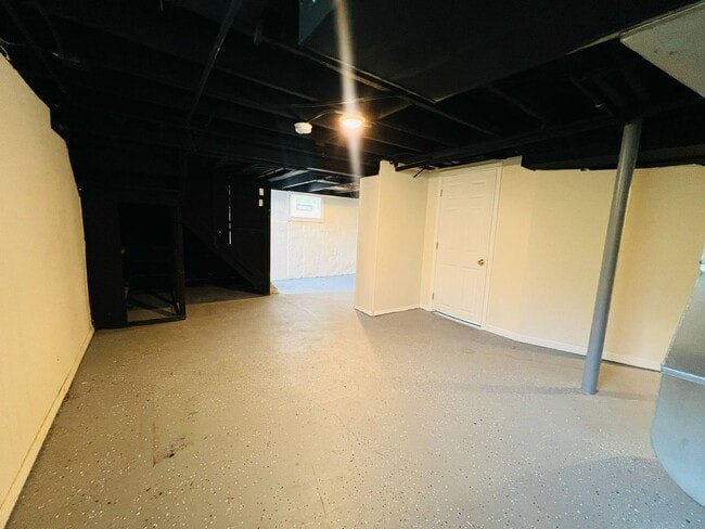 Building Photo - Elegant 3 bedroom, 2 Bath Single Family Home!