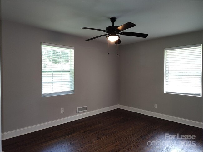 Building Photo - 3401 Bonaire Dr