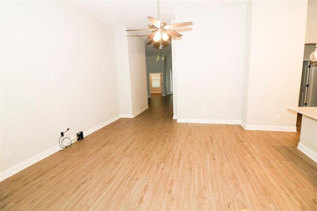 Building Photo - 27065 Sora Blvd