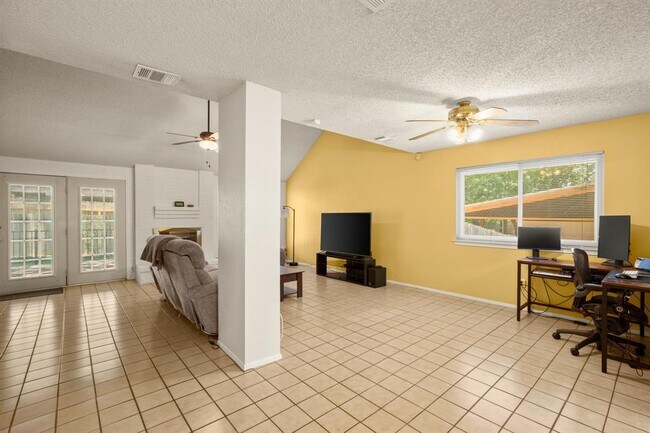 Building Photo - 2810 Goldbridge Dr