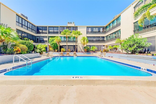 Building Photo - 215 Valencia Blvd