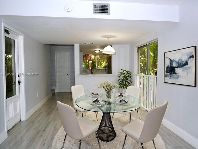 Building Photo - 1910 SW 17th Ave