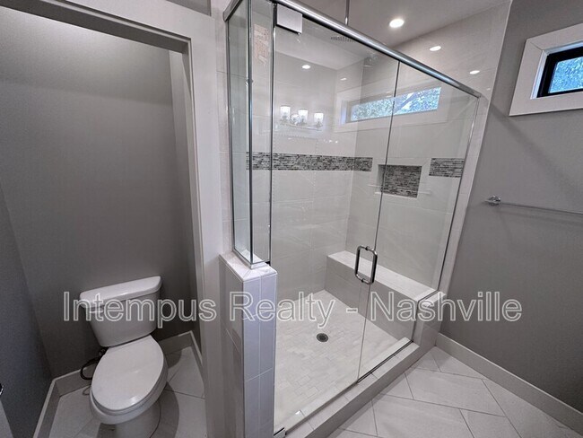 Building Photo - 929 13th Ave S