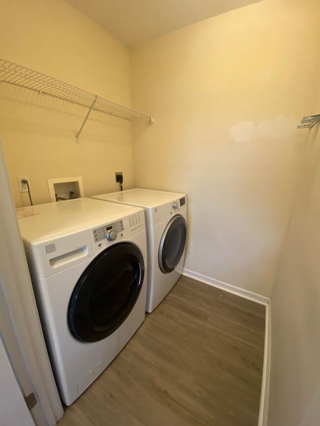 Building Photo - 306 Strawbridge Ln