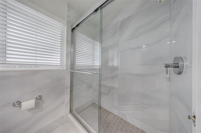 Building Photo - 1320 NE 27th Ave