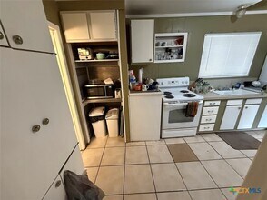 Building Photo - 827 Contour Dr