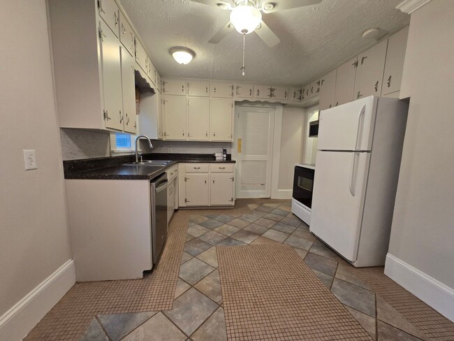 Building Photo - 903 Raleigh St