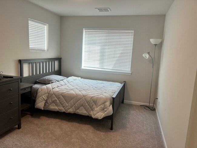 Building Photo - Beautiful Sunridge Townhome in Kent.