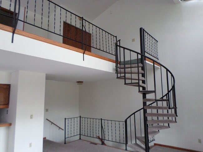 Building Photo - One-of-a-kind 3Bed/2 Bath Condo in Belpre!