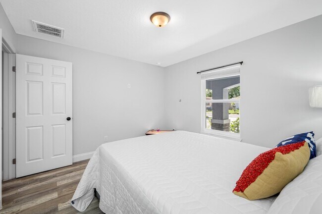 Building Photo - 920 N Castle Ct