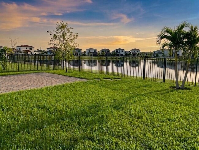 Building Photo - 5553 Quiet Lake Pl