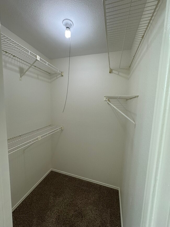 Building Photo - 9538 Cloverdale