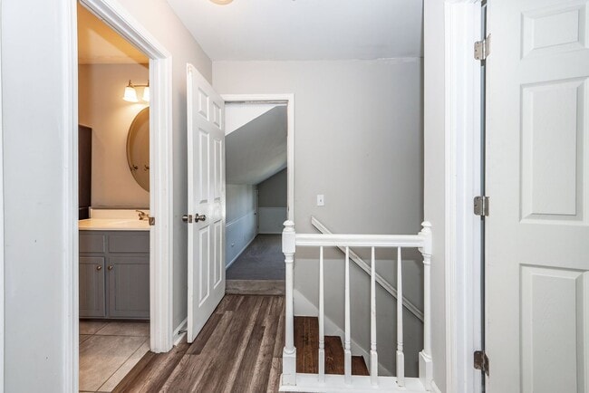Building Photo - 4 Bedroom, 2.5 Bathroom Home in Tall Pines...