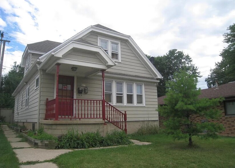 Primary Photo - 8615 W Adler St