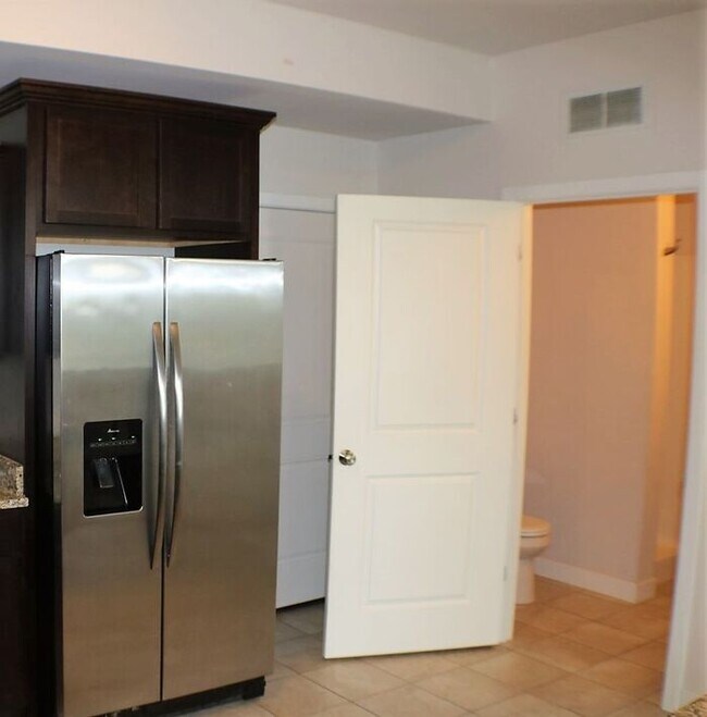 Building Photo - $2,000 | 3 Bedroom, 3 Bathroom TOWN HOME | PET Friendly* | Sublease* | Available for August 1st, ...