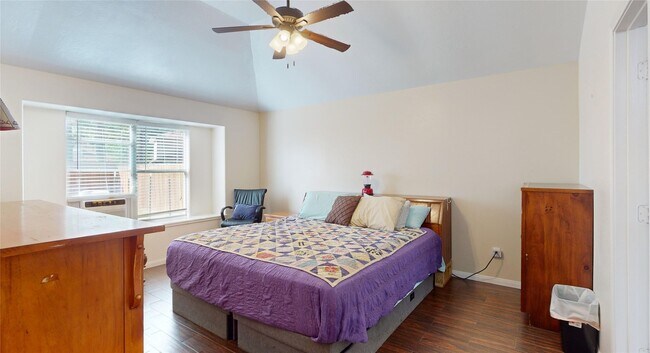 Building Photo - 6014 Knollwood Tr