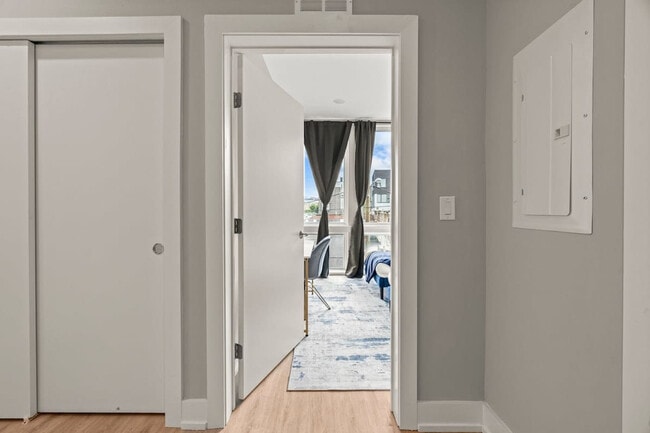 Building Photo - 916 N Delaware Ave