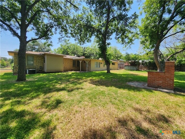 Building Photo - 564 Laurel Ln