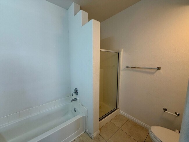 Building Photo - 2291 W Horizon Ridge Pkwy