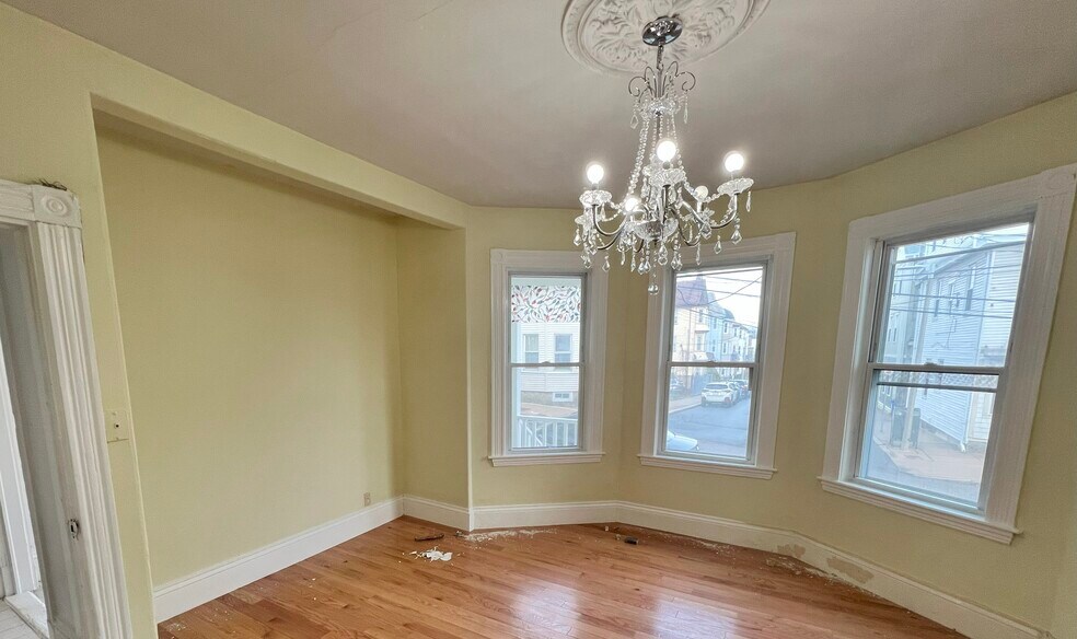 Building Photo - 45 Mozart St