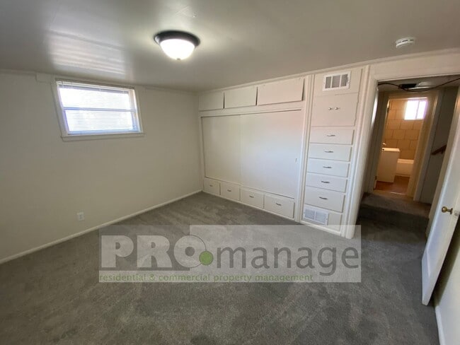 Building Photo - 636 N 14th Ave