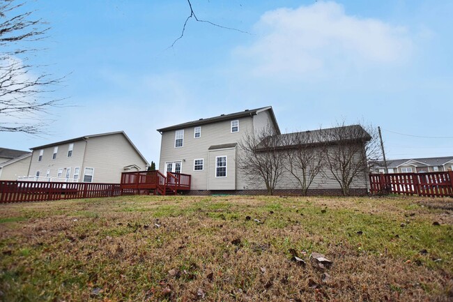 Building Photo - Pet Friendly Three Bedroom!