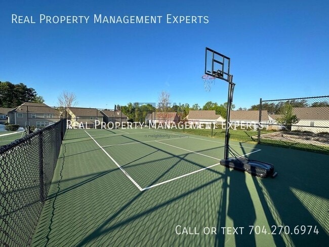 Building Photo - 7839 Sawgrass Ln