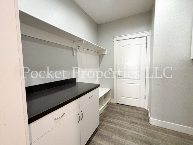 Building Photo - 874 E Forest Ridge Ct