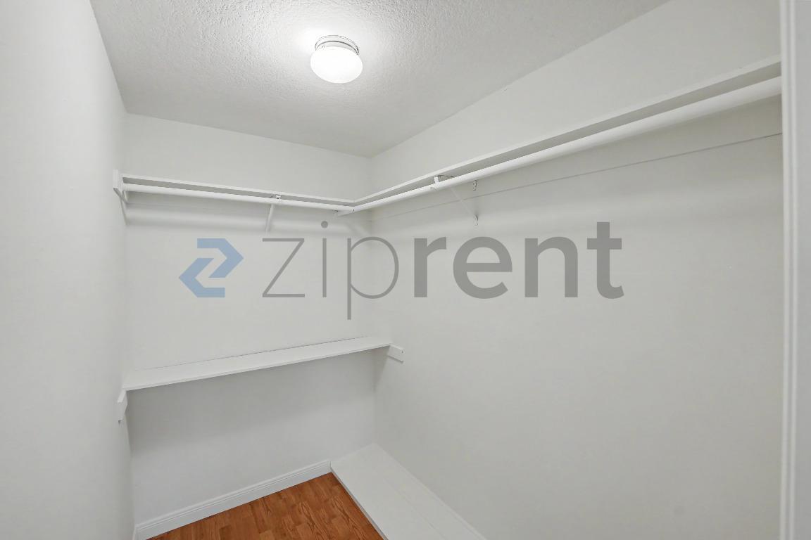 Building Photo - Unit 106
