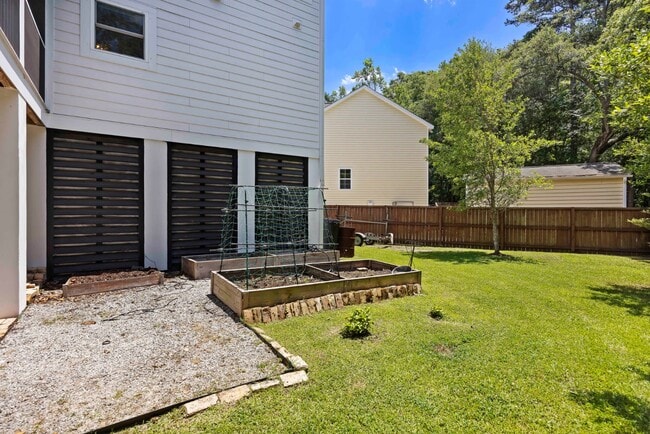 Building Photo - 1939 Chestnut Oak Ln