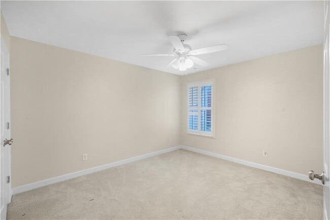 Building Photo - 3405 Regent Pl SW