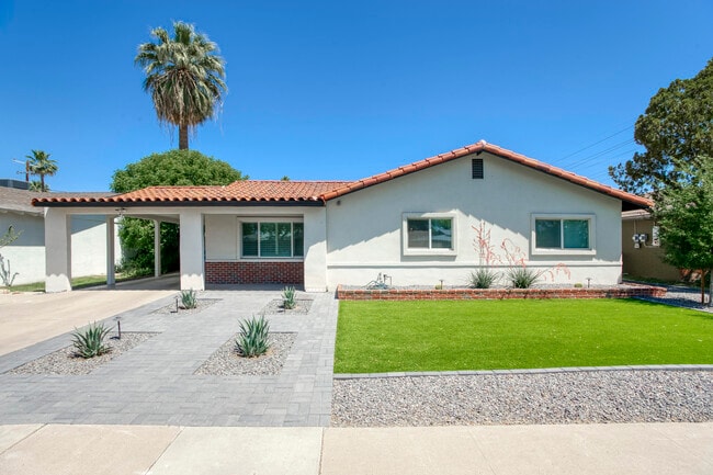 Primary Photo - 1130 E Marlette Ave