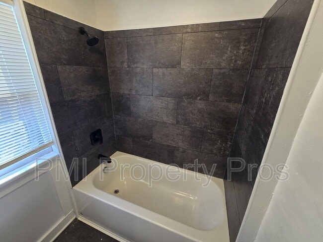 Building Photo - 2509 N Buffum St