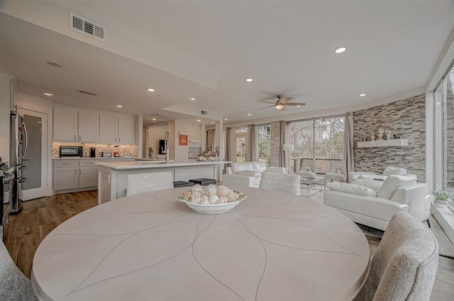 Building Photo - 6628 Bayou Glen Rd