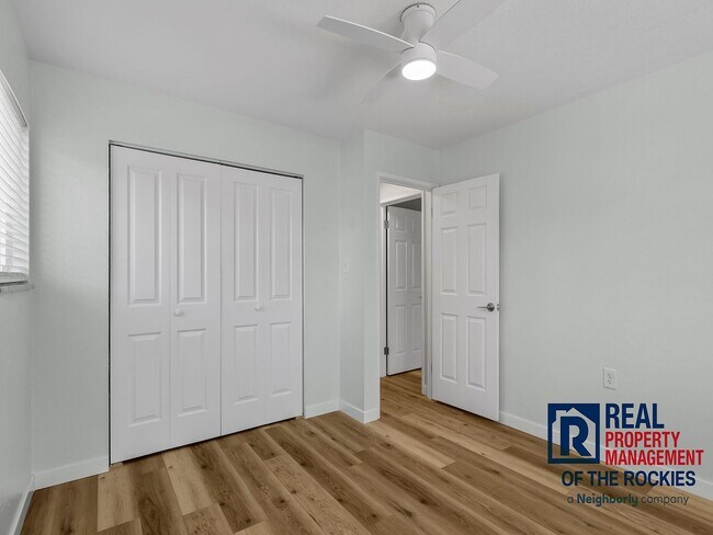 Building Photo - Charming 2 Bed, 1 Bath Condo in Prime Location!